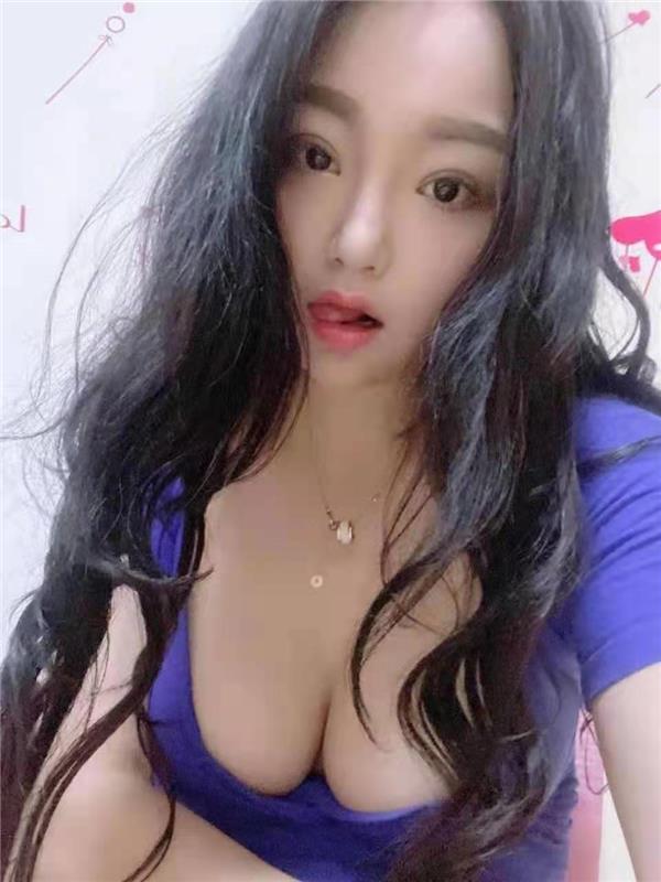 兼职车模小姐姐