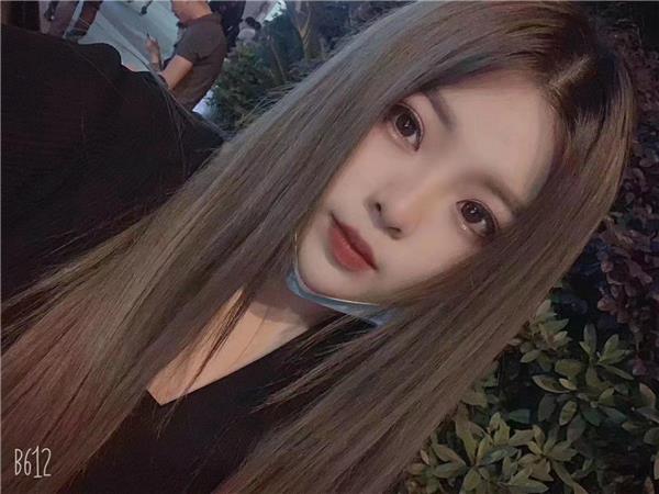 正值青春的小坦克玉体美如画