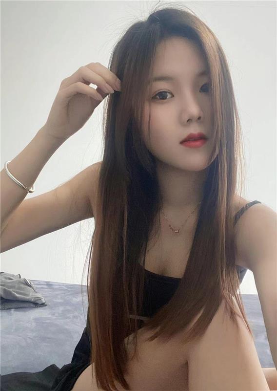 邻家小妹，总体感觉不错，颜控身材控可以冲。
