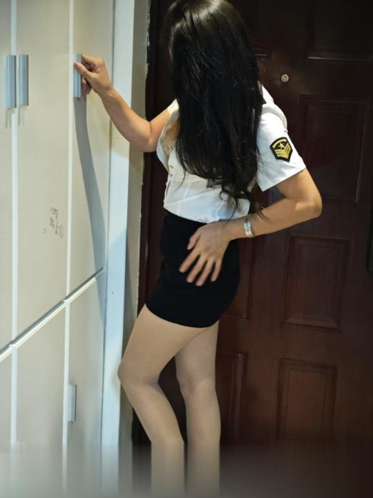 制服高跟大长腿姐姐