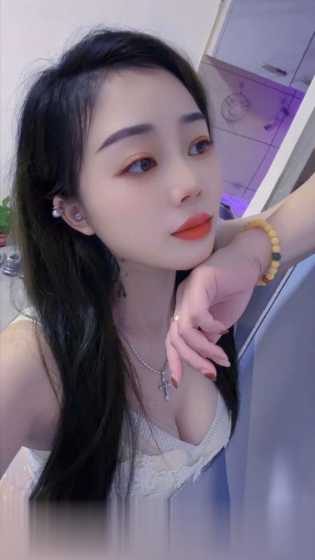 性感美妞小红花